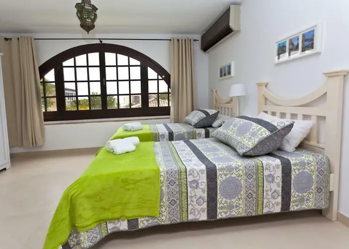 ヴィラ La Rotonda フエンヒロラ