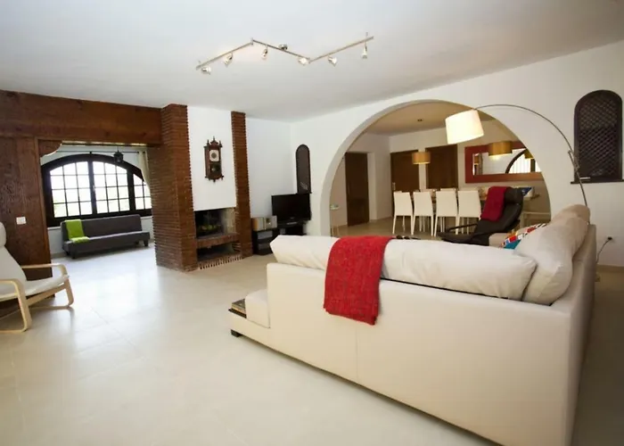 ヴィラ La Rotonda フエンヒロラ